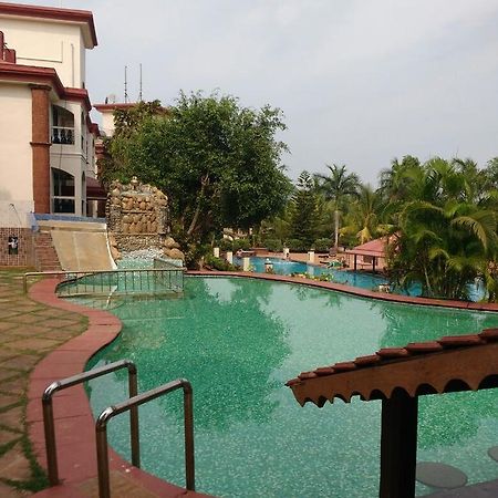 Ocean Waves Sun Baga Hotel Exterior photo