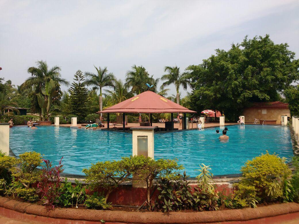 Ocean Waves Sun Baga Hotel Exterior photo