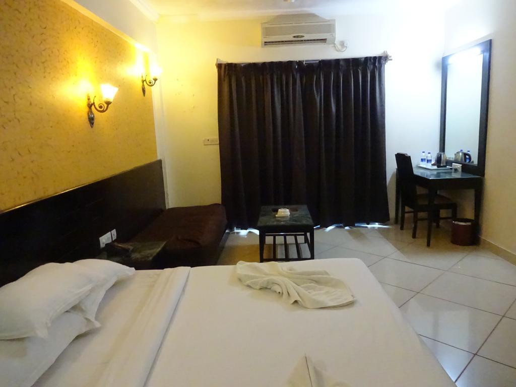 Ocean Waves Sun Baga Hotel Exterior photo